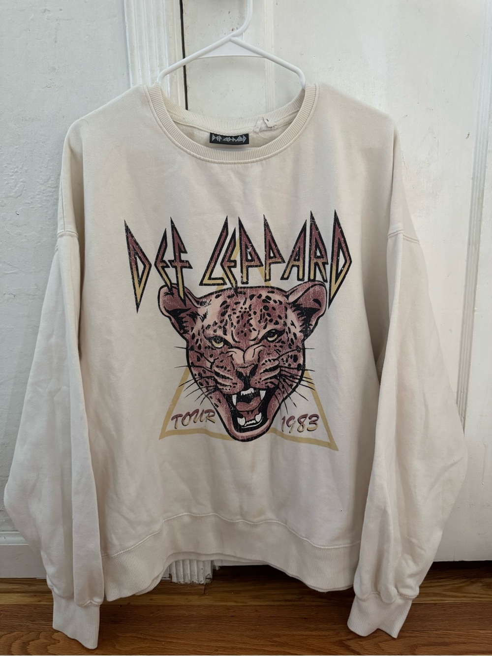 Def Leppard Cream Leopard Tour 1983 Graphic Sweatshirt Size XL